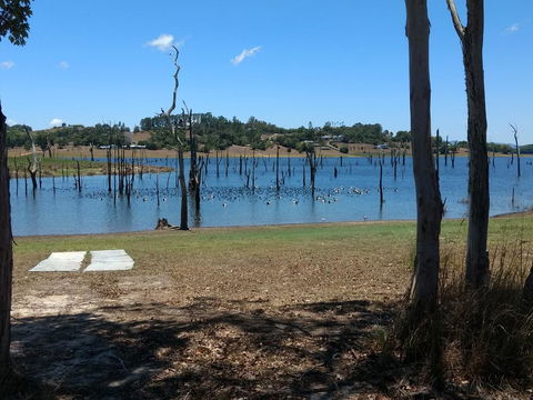Lake Tinaroo Waterfrontage - Accommodation Sunshine Coast 2