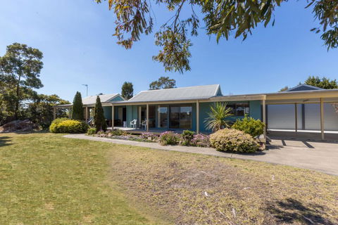 Lakeview - Waterviews On Newlands Arm - Accommodation Sunshine Coast 0