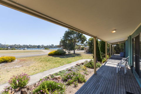 Lakeview - Waterviews On Newlands Arm - Accommodation Sunshine Coast 2