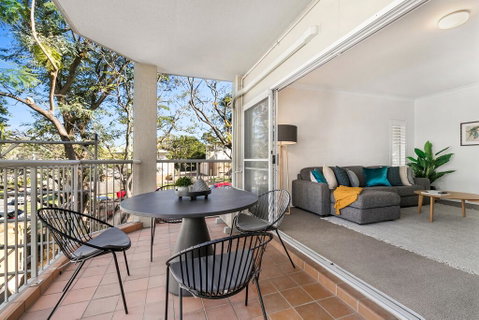 Large And Airy Unit In Quiet Riverside Suburb - Accommodation Sunshine Coast 1