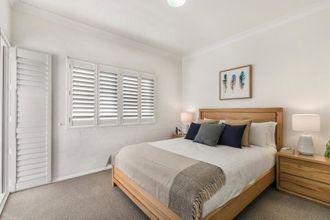 Large And Airy Unit In Quiet Riverside Suburb - Accommodation Sunshine Coast 3