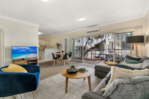 Large And Airy Unit In Quiet Riverside Suburb - Accommodation Sunshine Coast 0
