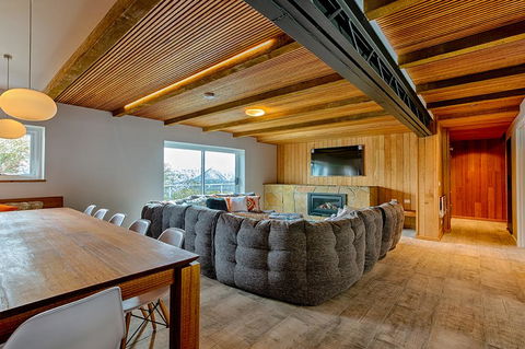Le Chalets - Accommodation Sunshine Coast 2