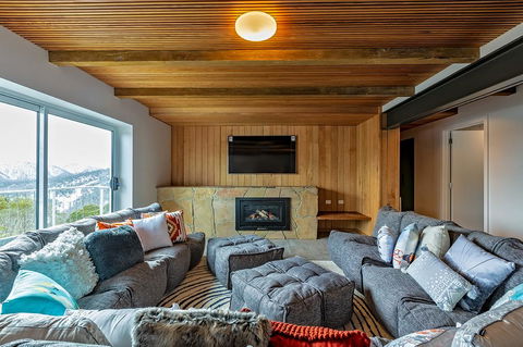 Le Chalets - Accommodation Sunshine Coast 1