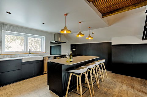 Le Chalets - Accommodation Sunshine Coast 0