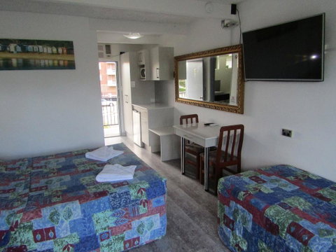 Le George Motel - Accommodation Sunshine Coast 1