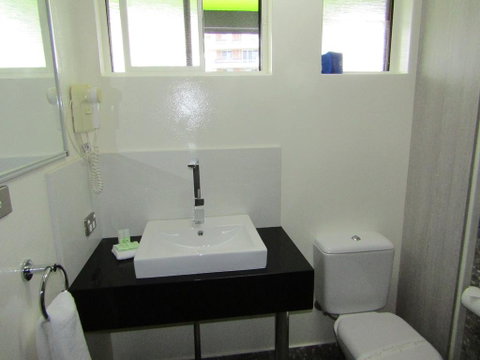 Le George Motel - Accommodation Sunshine Coast 2