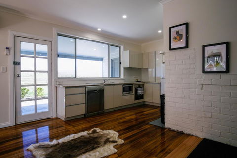 Leichhardt Cottages - Accommodation Sunshine Coast 2