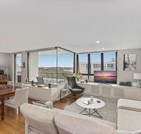 Light filled apartment with sweeping harbour views - Accommodation Sunshine Coast