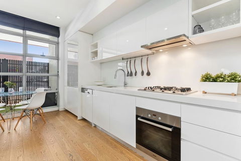 Light-Filled Beachside Apartment In Trendy Area - Accommodation Sunshine Coast 2