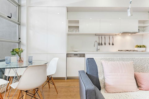 Light-Filled Beachside Apartment In Trendy Area - Accommodation Sunshine Coast 3