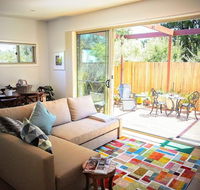 Lil Yoorana - New Cozy Modern - 4 min walk to town - Close to everything - Accommodation Sunshine Coast