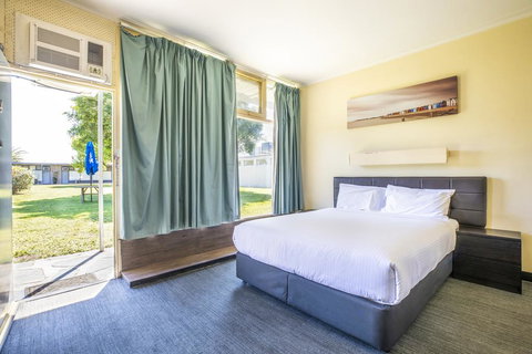 Links Hotel - Accommodation Sunshine Coast 2
