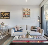 LUXURIOUS RIVERSIDE RESORT STYLE APARTMENTPOOLSPAGYMROOFTOP WITH CITY VIEWS - Accommodation Sunshine Coast