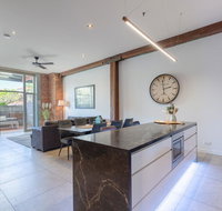 Luxury 3 brm 2 bath Woolstore apt with Courtyard - Accommodation Sunshine Coast
