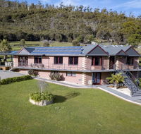 Luxury 6 Bedroom Home with Pool and Spa - Accommodation Sunshine Coast