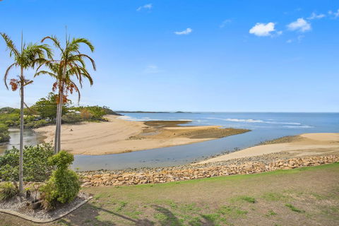 Luxury Beach Unit - Accommodation Sunshine Coast 1