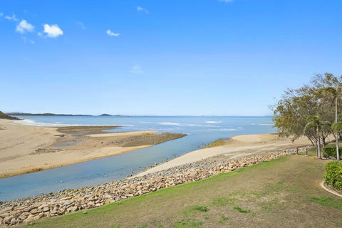 Luxury Beach Unit - Accommodation Sunshine Coast 0