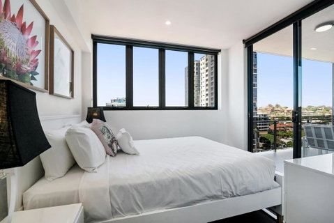 Luxury Living With Panoramic Views - Accommodation Sunshine Coast 3