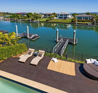 Luxury suite  private living room on waterfront in Hope Island - Accommodation Sunshine Coast