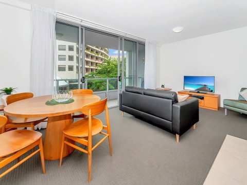 Luxury Waterfront Escape On The Harbour 315 - Accommodation Sunshine Coast 1