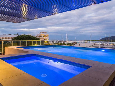 Luxury Waterfront Escape On The Harbour 315 - Accommodation Sunshine Coast 0