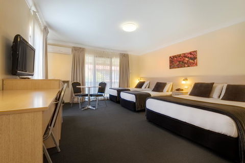 Maclin Lodge Motel - Accommodation Sunshine Coast 1