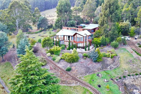 MAGICAL MOUNTAIN RETREAT - 20 Mins To CBD And Only 10 To MONA! - Accommodation Sunshine Coast 0