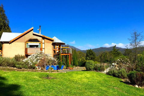 MAGICAL MOUNTAIN RETREAT - 20 Mins To CBD And Only 10 To MONA! - Accommodation Sunshine Coast 2