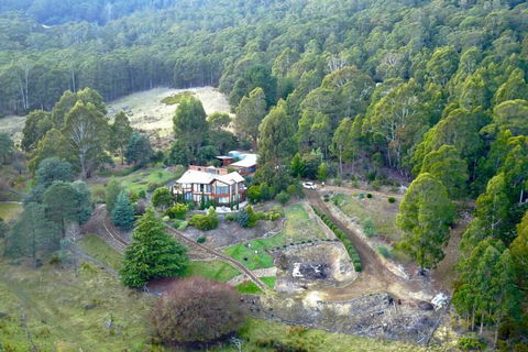 MAGICAL MOUNTAIN RETREAT - 20 Mins To CBD And Only 10 To MONA! - Accommodation Sunshine Coast 1