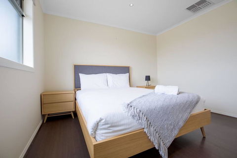 Magnificent Lux Stay@Mont Albert 4BR/WIFI/Garage - Accommodation Sunshine Coast 2
