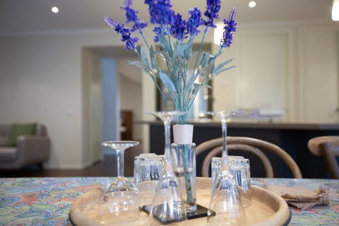 Magnificent Lux Stay@Mont Albert 4BR/WIFI/Garage - Accommodation Sunshine Coast 1