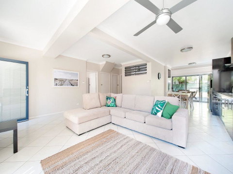 Magnolias @ Fingal Bay - Accommodation Sunshine Coast 0