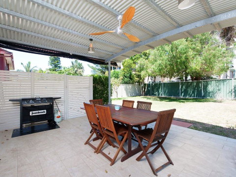 Magnolias @ Fingal Bay - Accommodation Sunshine Coast 2