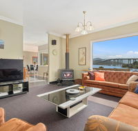 Manfield City Waterfront View Cottage - Accommodation Sunshine Coast