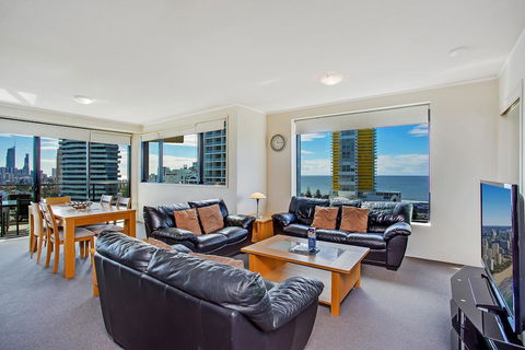 Mantra Broadbeach On The Park - Accommodation Sunshine Coast 3