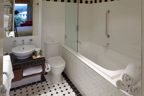 Mantra Lorne - Accommodation Sunshine Coast 2