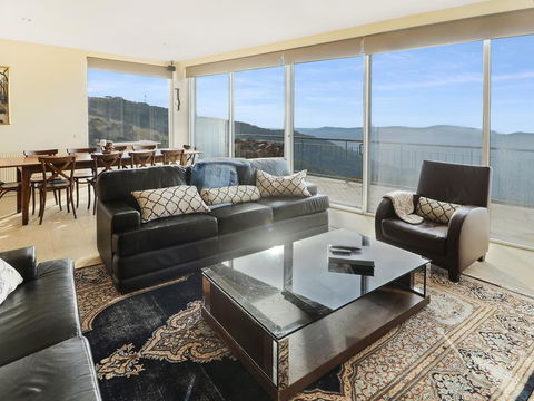 MarkII 4 West - Accommodation Sunshine Coast 0