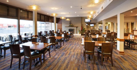Meadow Inn Hotel-Motel - Accommodation Sunshine Coast 3
