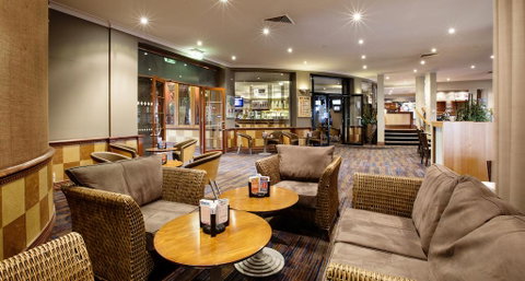 Meadow Inn Hotel-Motel - Accommodation Sunshine Coast 2