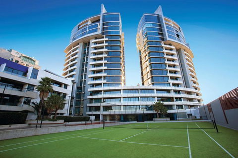 Melbourne Seaviews, Pool & Tennis - Accommodation Sunshine Coast 3