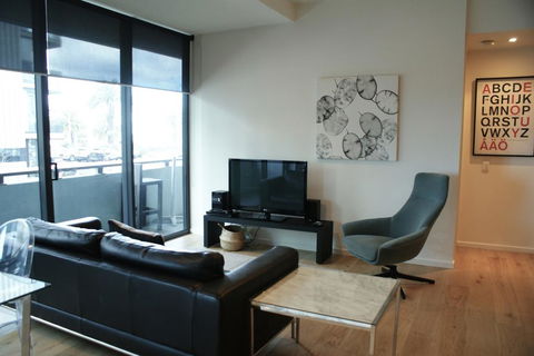 Melbourne Seaviews, Pool & Tennis - Accommodation Sunshine Coast 1