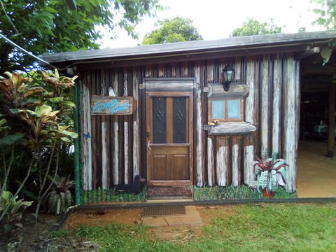 Mena Creek Flower House - Accommodation Sunshine Coast 1