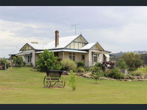 Merton Manor - Accommodation Sunshine Coast 0