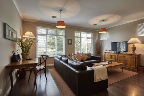 Mews Cottages - Accommodation Sunshine Coast 2