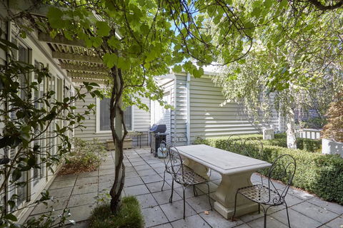 Mews Cottages - Accommodation Sunshine Coast 1