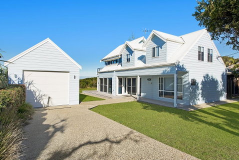 Middle Rock Beach House - Beach Front, Lake Cathie - Accommodation Sunshine Coast 0
