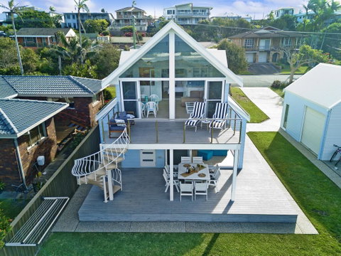 Middle Rock Beach House - Beach Front, Lake Cathie - Accommodation Sunshine Coast 1