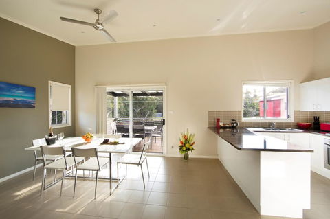 Middle Rock Holiday Resort - Accommodation Sunshine Coast 1