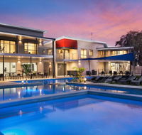 Middle Rock Holiday Resort - Accommodation Sunshine Coast